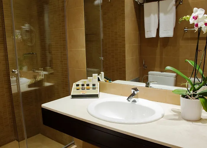 Tripoli City Hotel מלון